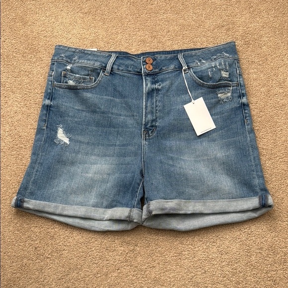 NWT Vervet Rebecca High Rise Cuffed Hem Distressed Denim Shorts Plus Size 3X - Picture 1 of 7
